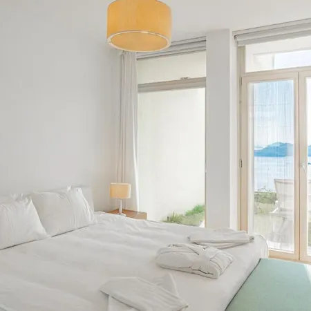 Luxury 4 Bedroom Flat With A Fantastic Sea View