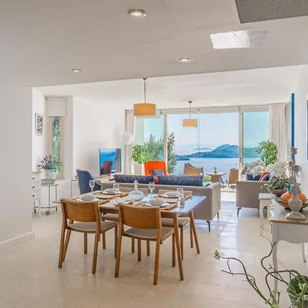 Luxury 4 Bedroom Flat With A Fantastic Sea View Appartement *
