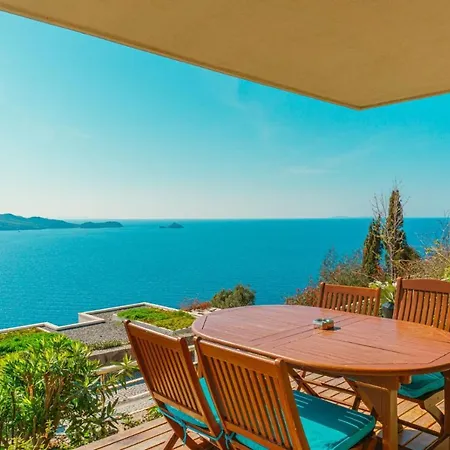 Luxury 4 Bedroom Flat With A Fantastic Sea View Apartment *