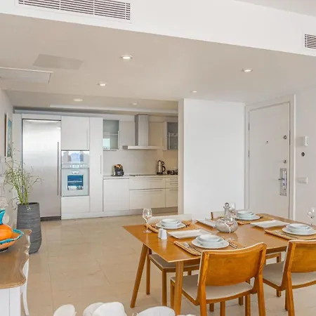 Luxury 4 Bedroom Flat With A Fantastic Sea View