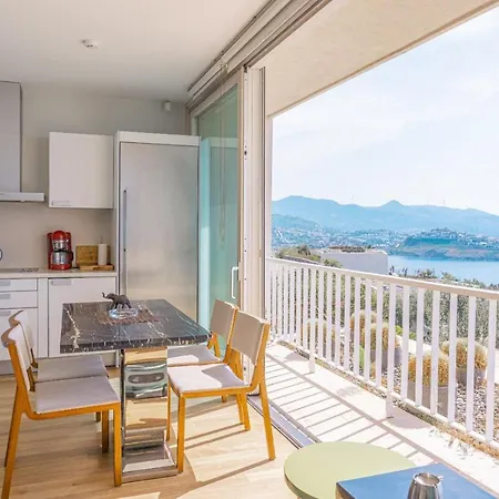 Apartment Luxury 4 Bedroom Flat With A Fantastic Sea View