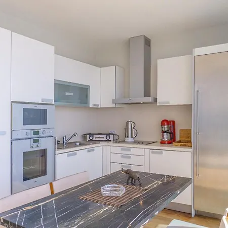Luxury 4 Bedroom Flat With A Fantastic Sea View